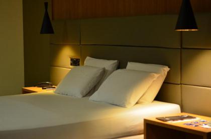 Status Motel - image 6