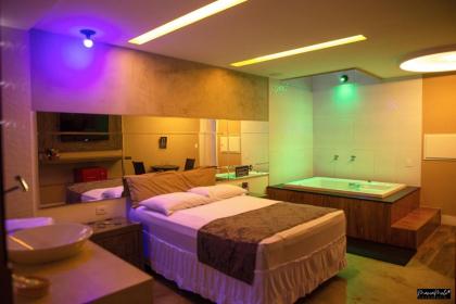 Lux Motel - image 24